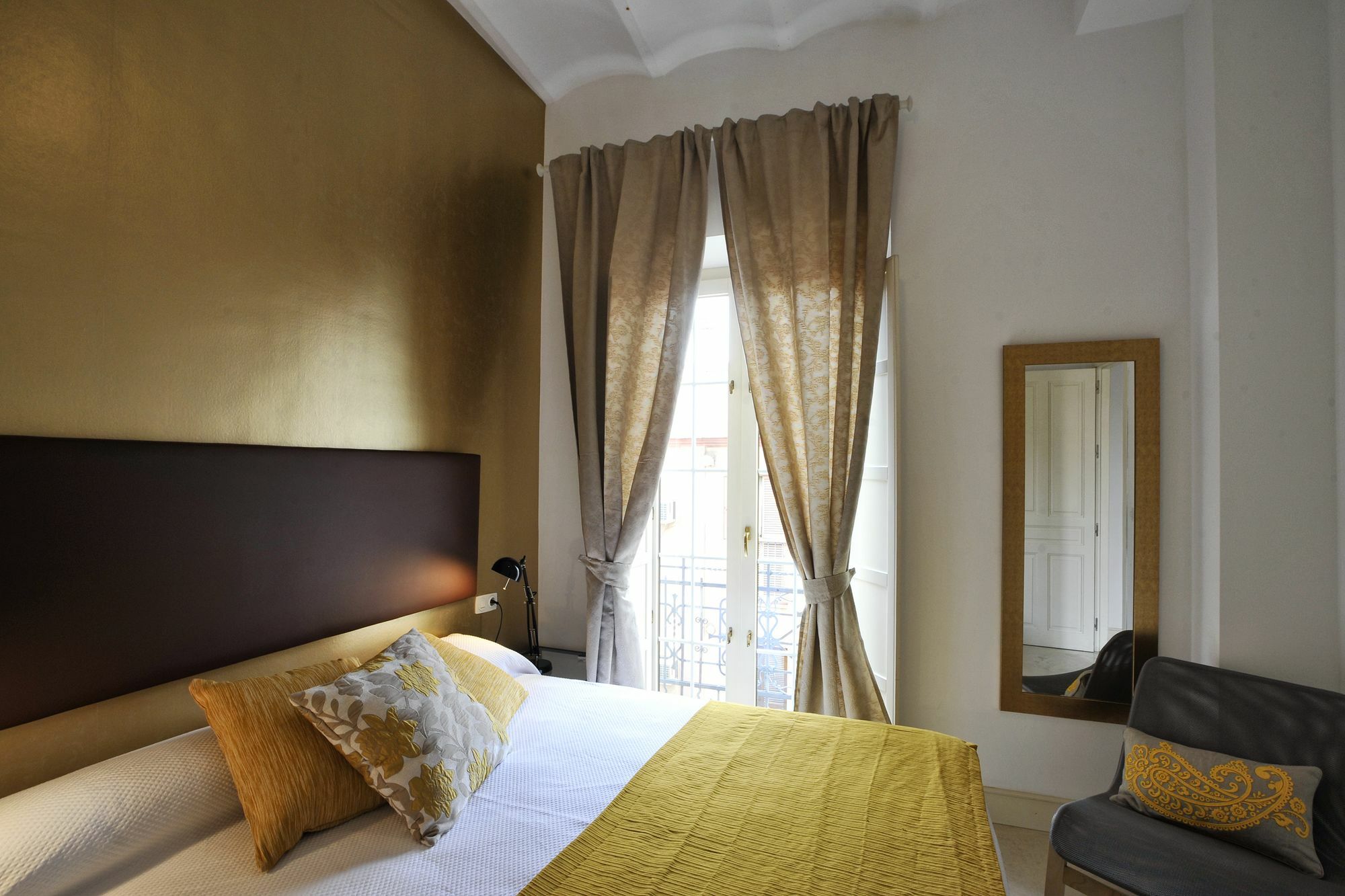 Singular Peral Seville